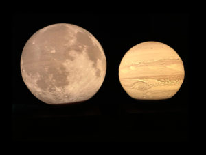 Size Comparison of Levi Planet's 7 Floating Moon Lamp and other's 5.5